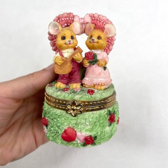 Valentines Mouse Mini Trinket Box - Picture 3 of 7